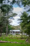 Serenity HG2: 3Br 1.5Ba House with Absolute National Park Frontage - 3-Star