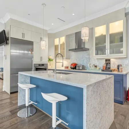 Vancouver West Cozy Retreat by Host Launch