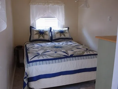 Great Dates Available. Cute and Affordable for 2-  CLOSE TO 2 BEACHES AND TOWN. - 2-Star