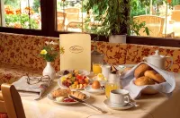 Thermenwelt Hotel Pulverer - breakfast
