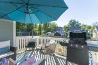 Fam/Biz-Friendly 3BD w/ Fire pit & BBQ - Downtown - 4-Star