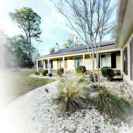 Fairhope, Daphne, down Town Mobile & Beaches!Owner Loved, Managed, and Cleaned!