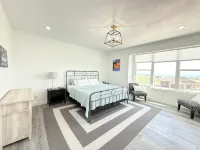 Stunning views 6-bedroom vacation home, with Private Beach Resort access. - 4 tähden