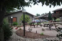 Sunset Bay Resort - Pet friendly