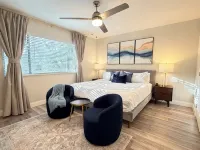 NEW! Spacious designer 2-Bed/2.5-Bath townhome near Downtown Orlando - บังกะโล