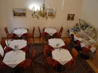 Pension Walzerstadt Hotels near نيوباو. .07