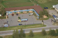 Knights Inn Lindsay - Parking
