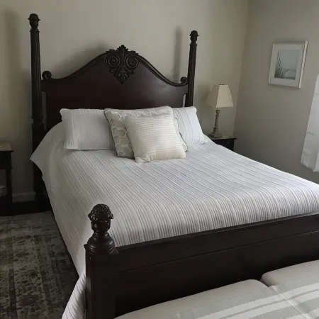 Relax and get away! Beautiful upscale condo with pool near OGT Village and Beach