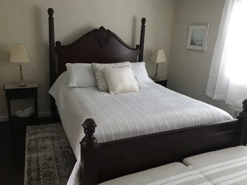 Relax and get away! Beautiful upscale condo with pool near OGT Village and Beach