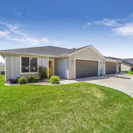 Pawsitively Perfect: New Pet-Friendly Home in Ideal Location