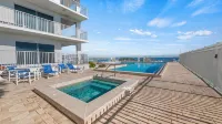 Top-Floor Beachfront Condo-Sunrise, Sunset & Rocket Launch Views-Renovated - Boutique