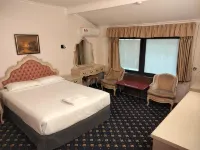 The Ascot Motel - Motel
