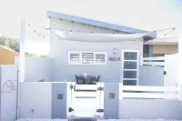 Cozy 1-bedroom apartment in great Palm Beach with AC, WiFi and private pool. - 2-Star