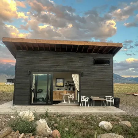 Serene cabin 3 with AC in charming Paradise valley with stunning views