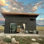 Serene cabin 3 with AC in charming Paradise valley with stunning views