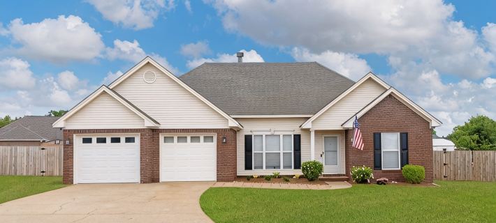 17 Springs / RTJ Golf / Saltwater Pool / Sleeps 8 Hotels in Autauga County
