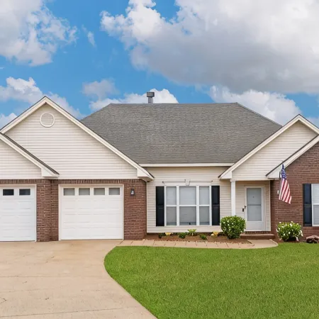 17 Springs / RTJ Golf / Saltwater Pool / Sleeps 8