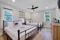 Unreal Mountain Views w/ Hot Tub Near Charming Jim Thorpe & Blue Mountain Skiing