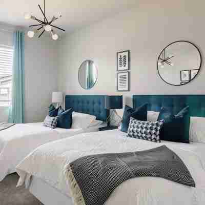 Spacious 4-bedroom house with WiFi, AC in delightful Central Park Denver Rooms
