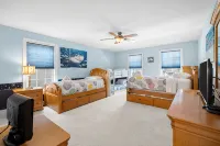 Pool - 7 Bedrooms - Close to beach