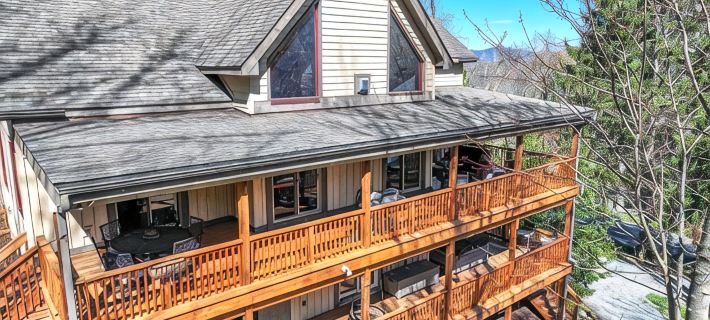 Huge Decks, Hot Tub, Fire Pit & Dog Friendly. Close to Boone and Banner Elk. Hotel di Avery County