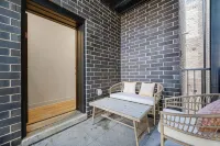 Wrigleyville 4Br • 1-Min Walk to Wrigley Field & Cta • Garage • Sleeps 8 - Apartments
