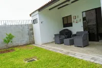 Beautiful 3-bedroom house in the most exclusive zone of  Sn Miguel with WiFi, AC โรงแรมใน