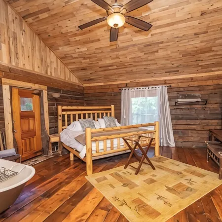 Authentic Cabin in the Woods!