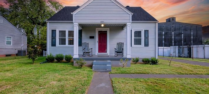 Charming 4Br w/ Fire Pit + Next to Barton 1792 バーズタウンのホテル