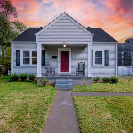Charming 4Br w/ Fire Pit + Next to Barton 1792