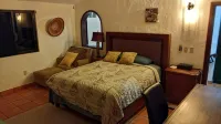 Casa de la Rana! Spacious 6-bedroom Beach Front house in Nuevo Mazatlán - อ่างจากุชชี่