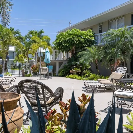 East Haven Tropical Escape. Off Atlantic Ave!!