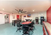 市中心附近！恆溫泳池&熱水浴缸！超讚遊戲室&停車！度假屋