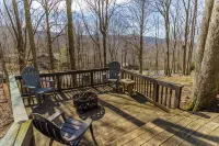 Charming Beech Mountain Chalet – 2BR + Loft - 5 Mins to Ski Slopes & Restaurants