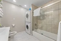 Cozy 1-bedroom w/ AC, WiFi  - Heart of the Clifton Gaslight District. - Bungalows