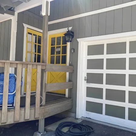Quiet 1 Bdrm walk to beach & trails.  Close to ski areas.