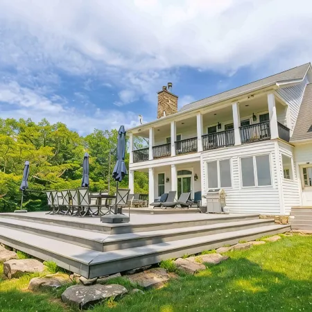 NEW Spectacular Views & Private space on a Scenic Mountain 40ft Salt Water Pool
