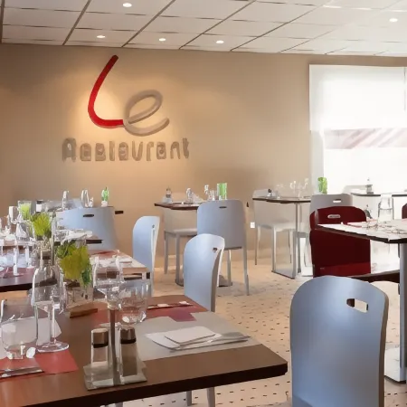 Campanile Villejust - ZA Courtaboeuf Отели в г. Эссонн