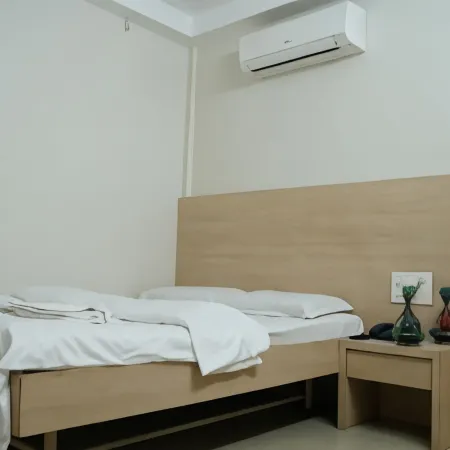 Hotel Aashish Deluxe Lodging, Kolhapur