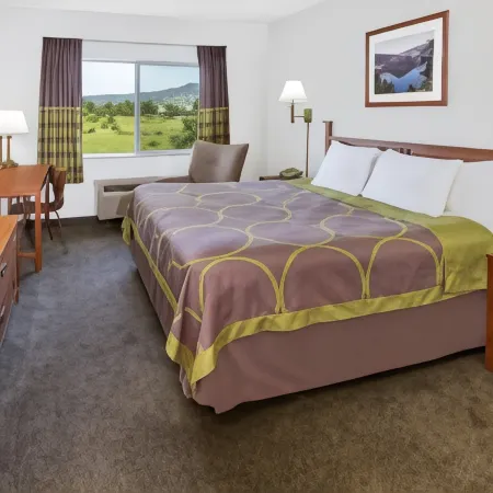 Super 8 by Wyndham Central Pt Medford