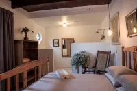 Ebonymoon Guest House - parking
