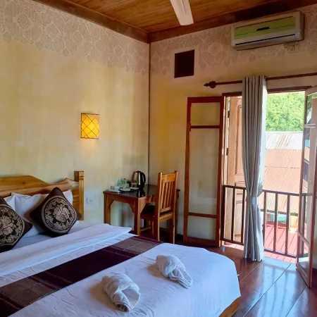 Ireenkevin Guesthouse Отели рядом с достопримечательностью «Ват Чоумкхонг»