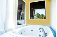 Isla Mazatlan Residence Club - Bathtub