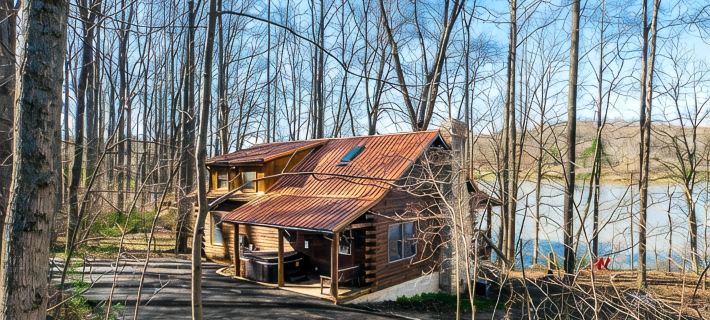Gorgeous Hocking Hills Lake Front Cabin Right On Lake Logan - Near All The Sites Hotels in Hocking County