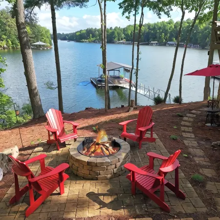 Water-Front Yr-Around, Cabin on Lake Nottely