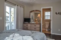 Feels like home! This spacious & cozy beach house is a short walk to the beach! - 3-Star