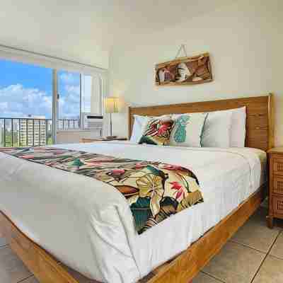 A Family Favorite on Hawaii's Gold Coast 11th Floor Oceanfront Condo Rooms