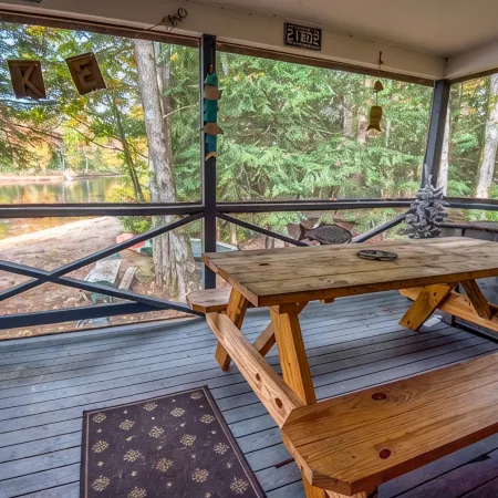 Year Round Waterfront Chalet in Amazing Private Location!!