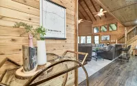 Luxury, Lakefront Chalet; Dock, Grills, Sasquatch & Firepits with a view - Boutique