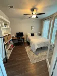 Spacious 5-bedroom TAMU house in Bryan with WiFi, AC - Boutique